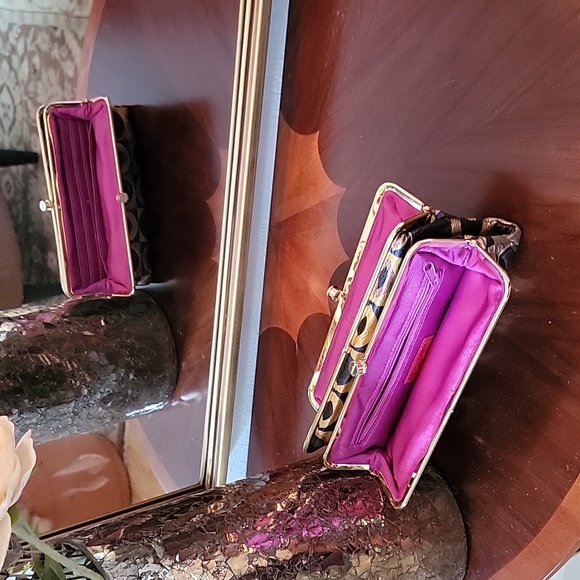 HOBO Lauren Wallet - Picture 4 of 8